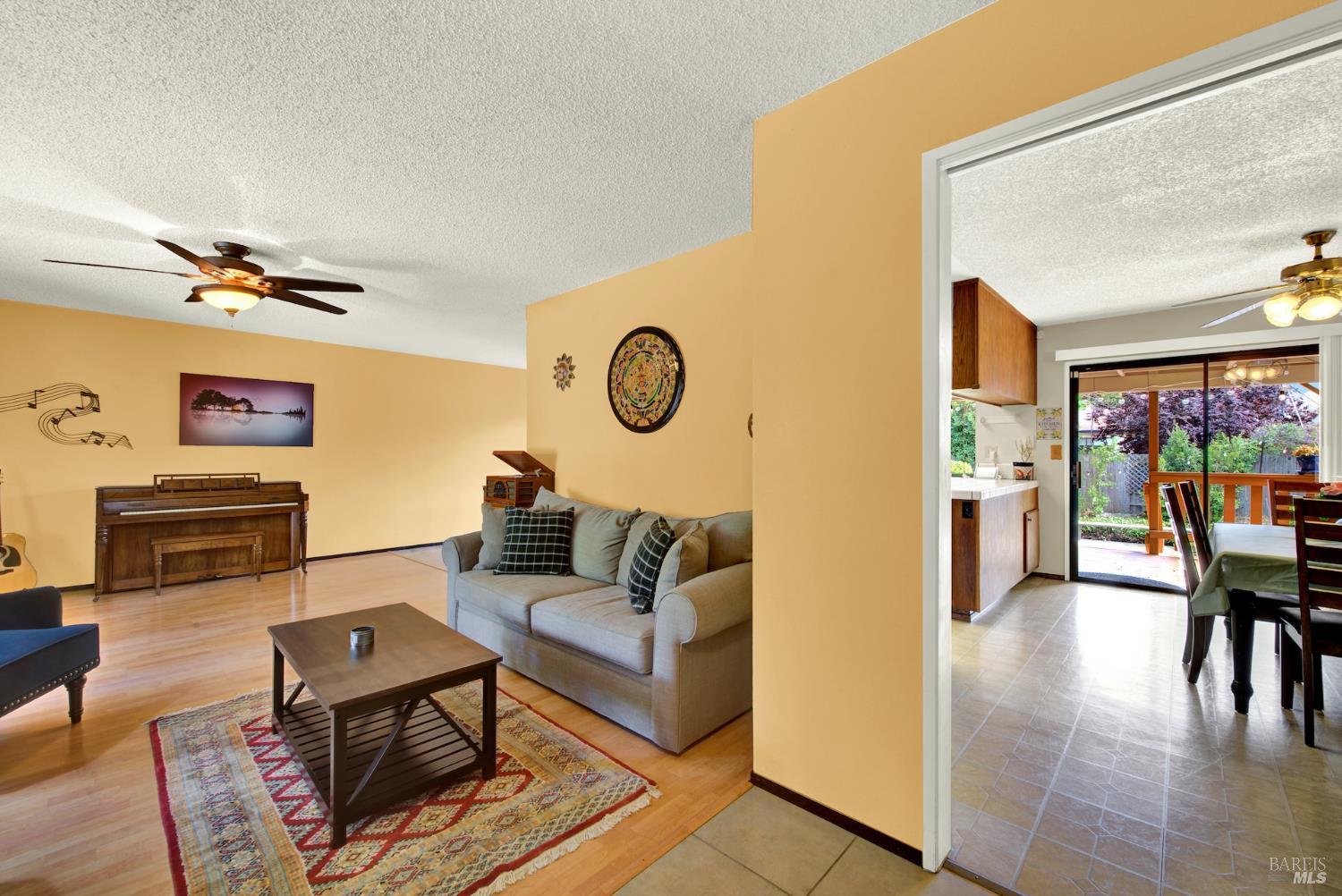 Detail Gallery Image 4 of 25 For 3265 Arroyo Dr, Fairfield,  CA 94533 - 4 Beds | 2/1 Baths