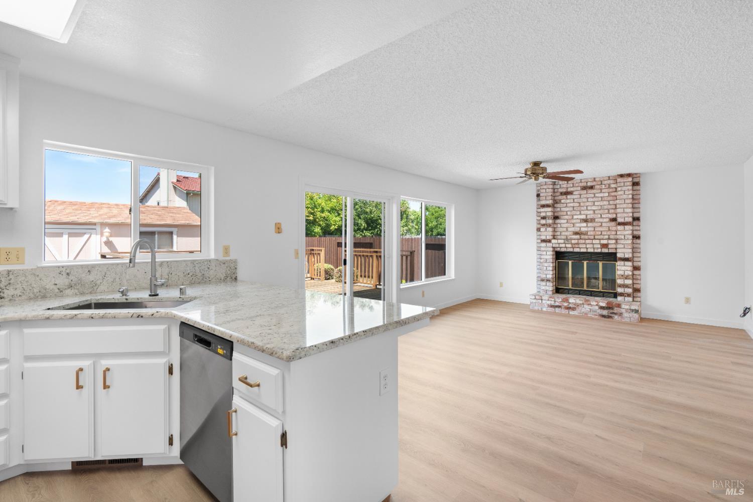 Detail Gallery Image 11 of 37 For 1420 Plumas Dr, Suisun City,  CA 94585 - 4 Beds | 2/1 Baths