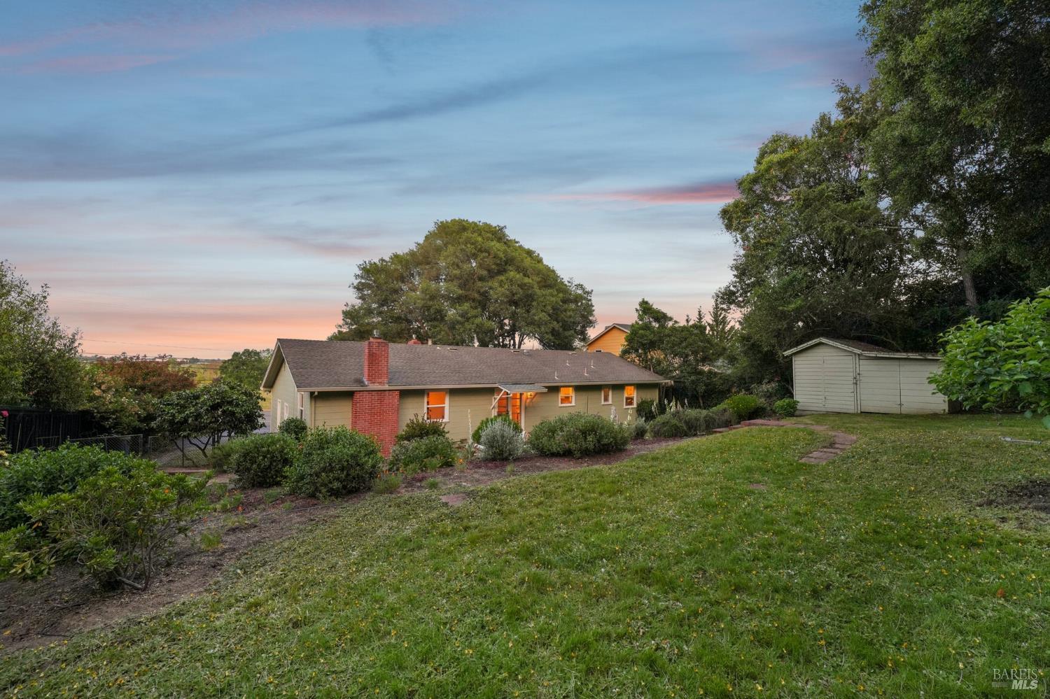 Detail Gallery Image 4 of 60 For 1400 High School Rd, Sebastopol,  CA 95472 - 3 Beds | 2 Baths