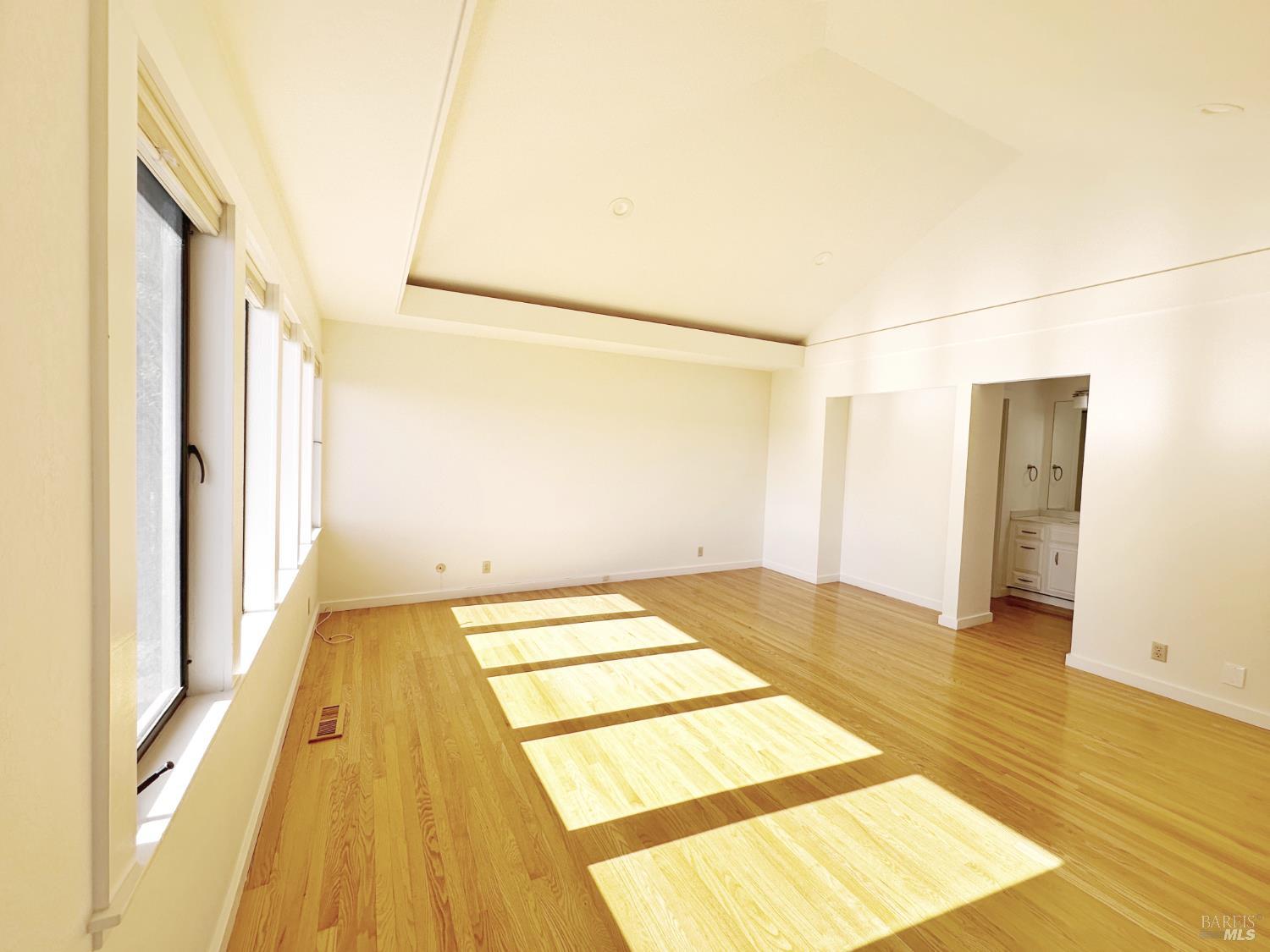 Detail Gallery Image 17 of 84 For 172 Great Circle Dr, Mill Valley,  CA 94941 - 4 Beds | 2/1 Baths