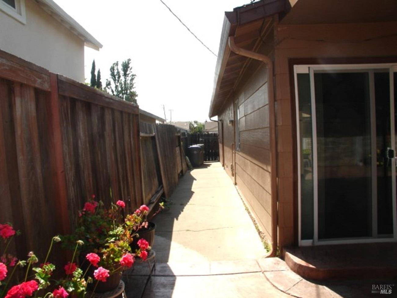 Detail Gallery Image 11 of 27 For 1994 Cardinal Way, Fairfield,  CA 94533 - 3 Beds | 2 Baths
