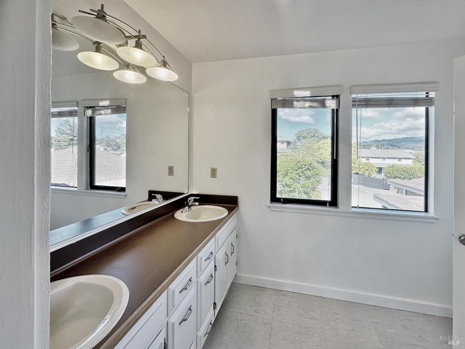 Detail Gallery Image 49 of 84 For 172 Great Circle Dr, Mill Valley,  CA 94941 - 4 Beds | 2/1 Baths