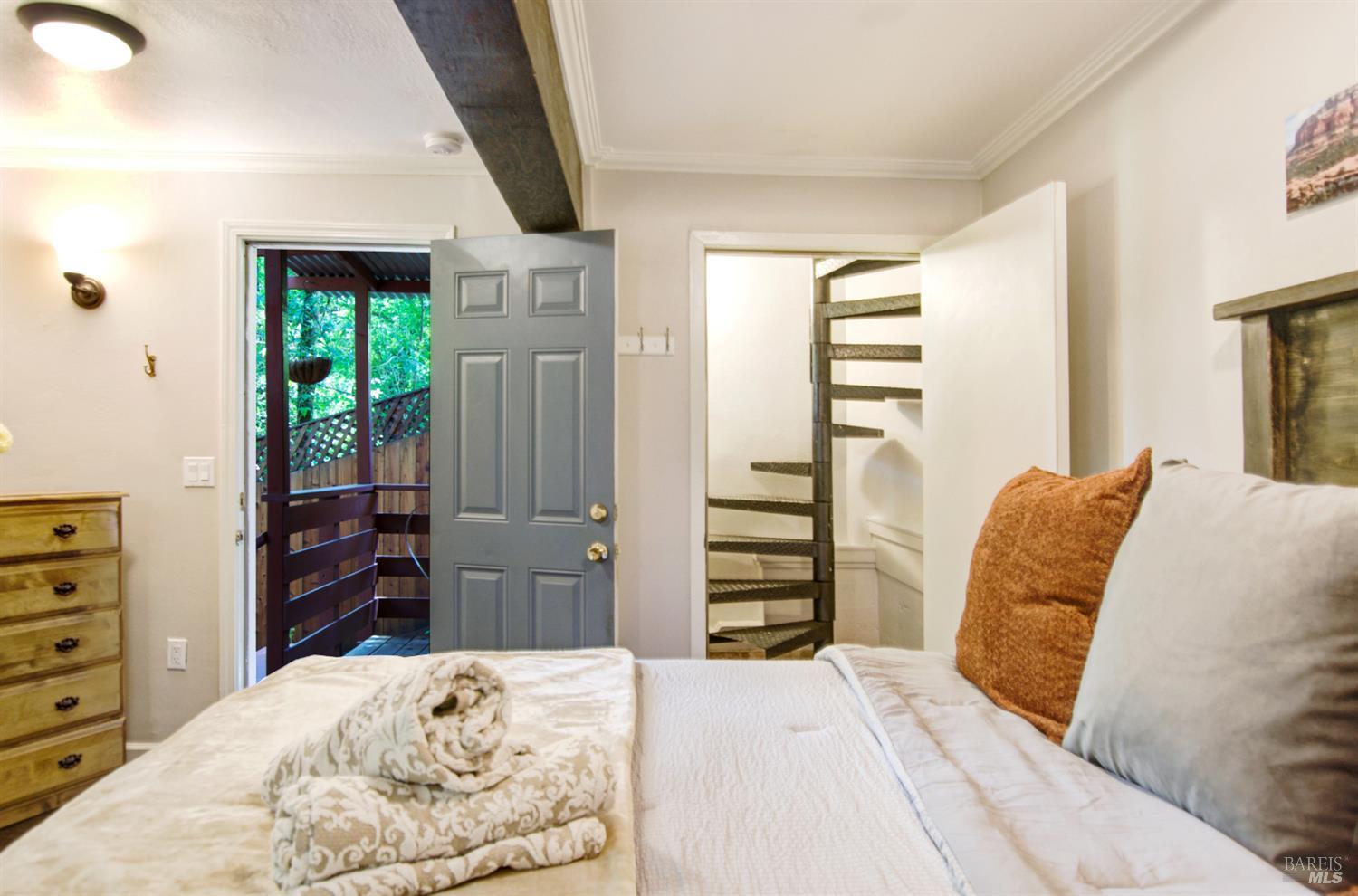 Detail Gallery Image 5 of 39 For 10236 Old River Rd, Forestville,  CA 95436 - 2 Beds | 2 Baths