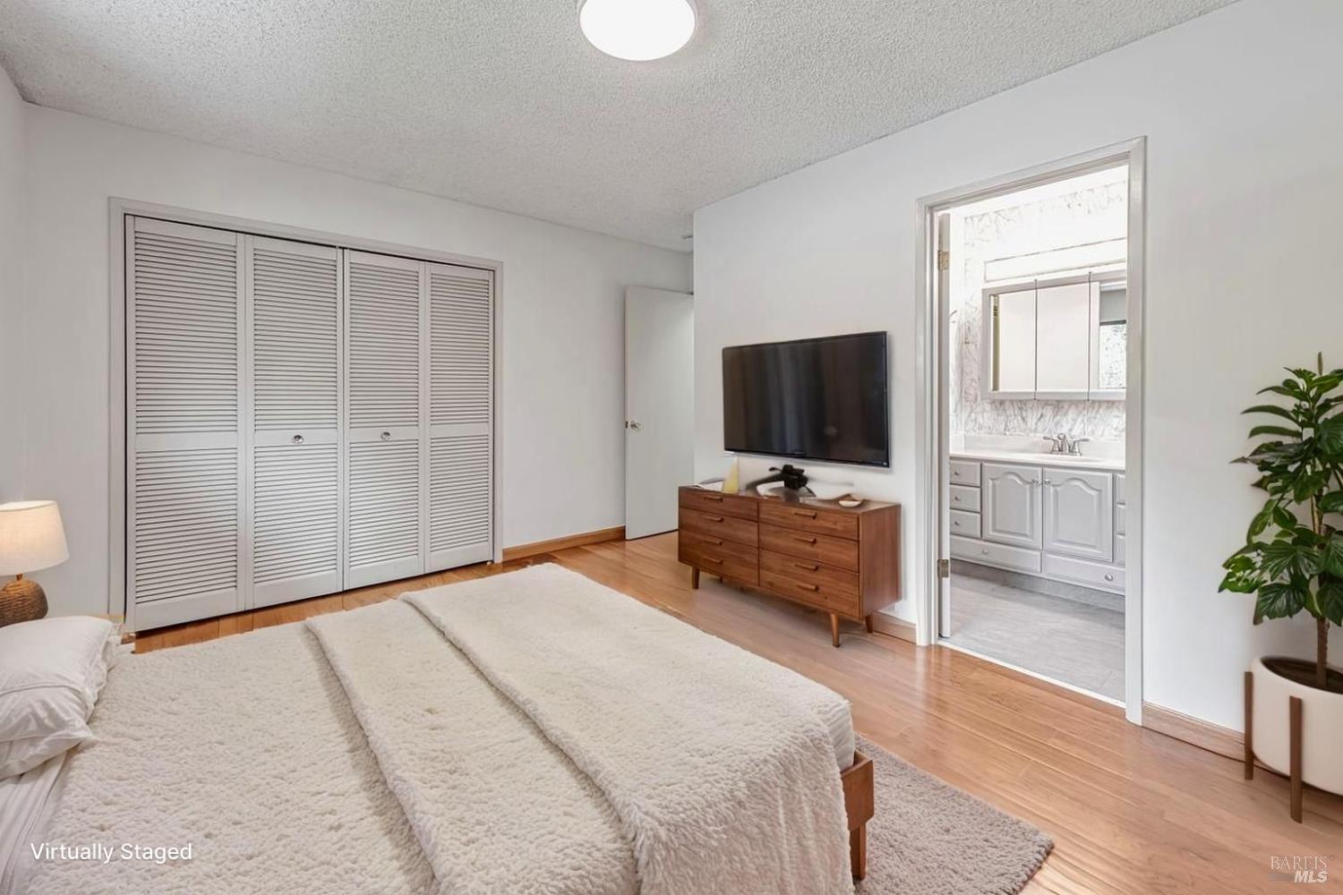 Detail Gallery Image 25 of 53 For 917 West St, Petaluma,  CA 94952 - 4 Beds | 2 Baths