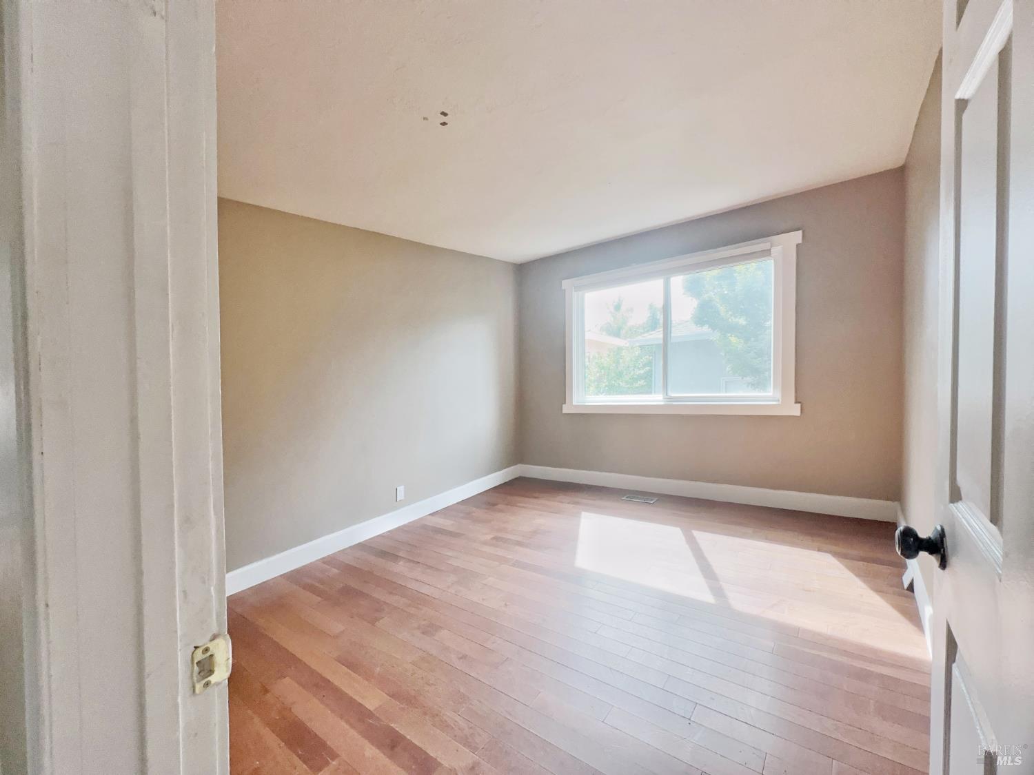 Detail Gallery Image 5 of 44 For 10 Joan Ave, Novato,  CA 94947 - 3 Beds | 1 Baths