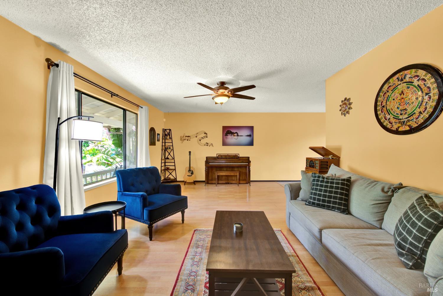 Detail Gallery Image 5 of 25 For 3265 Arroyo Dr, Fairfield,  CA 94533 - 4 Beds | 2/1 Baths