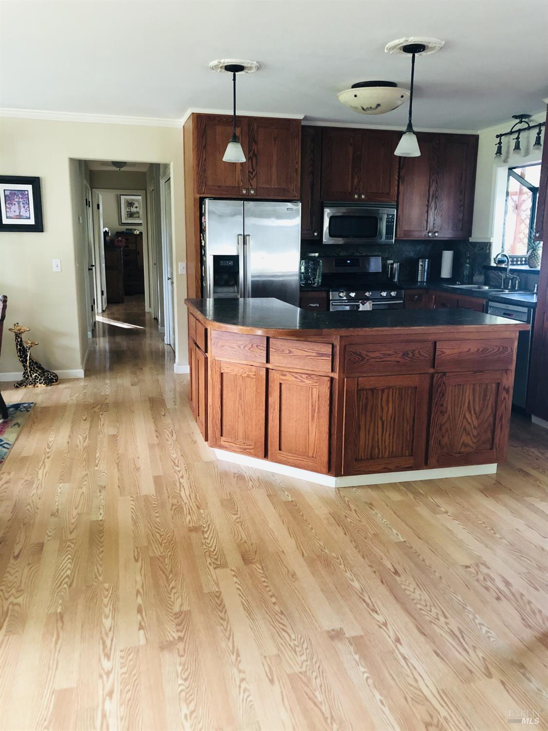 Detail Gallery Image 3 of 28 For 360 Milani Dr, Ukiah,  CA 95482 - 3 Beds | 2 Baths