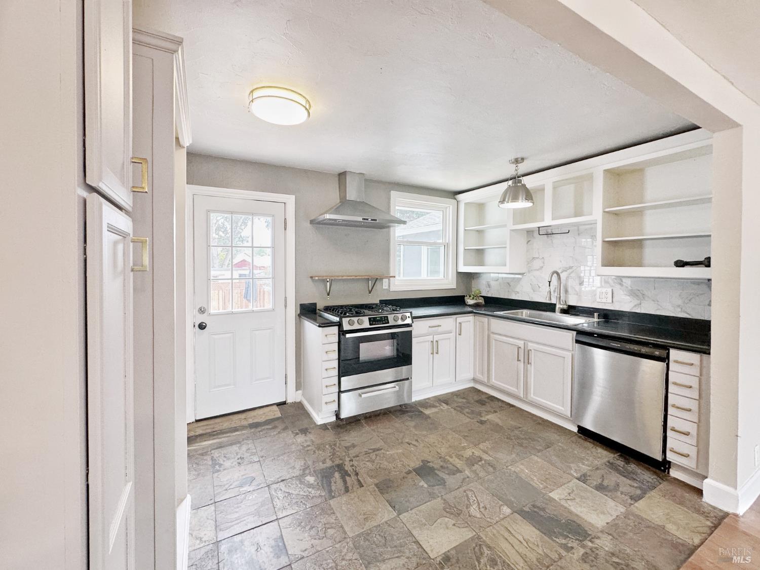 Detail Gallery Image 16 of 44 For 10 Joan Ave, Novato,  CA 94947 - 3 Beds | 1 Baths