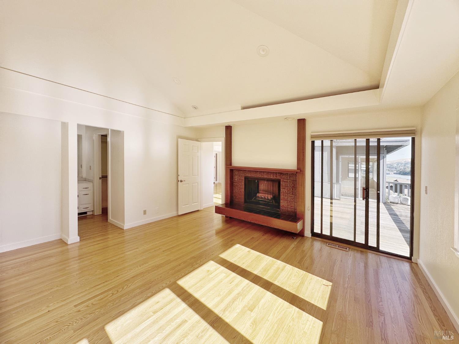 Detail Gallery Image 19 of 84 For 172 Great Circle Dr, Mill Valley,  CA 94941 - 4 Beds | 2/1 Baths
