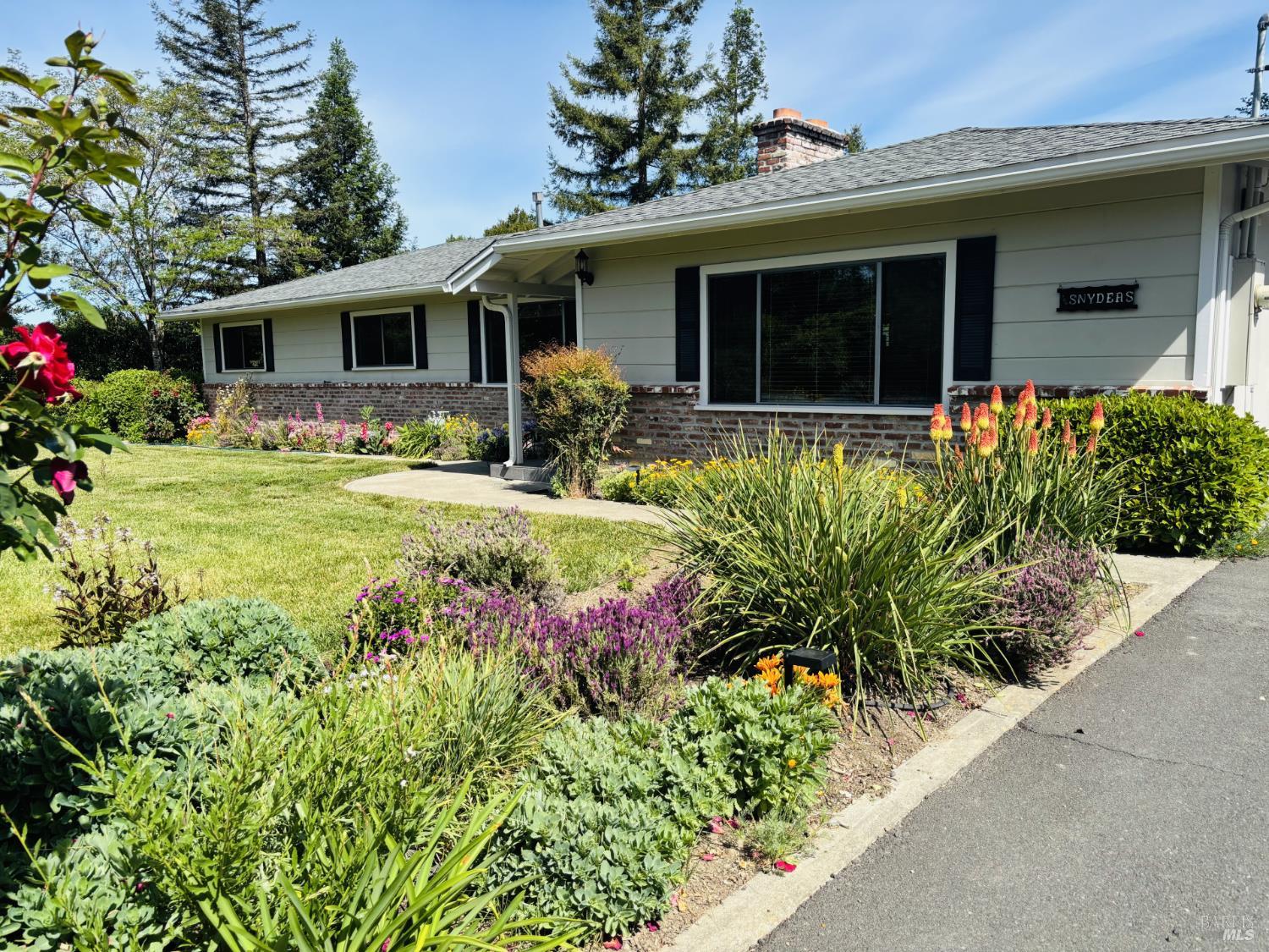 Detail Gallery Image 1 of 28 For 360 Milani Dr, Ukiah,  CA 95482 - 3 Beds | 2 Baths