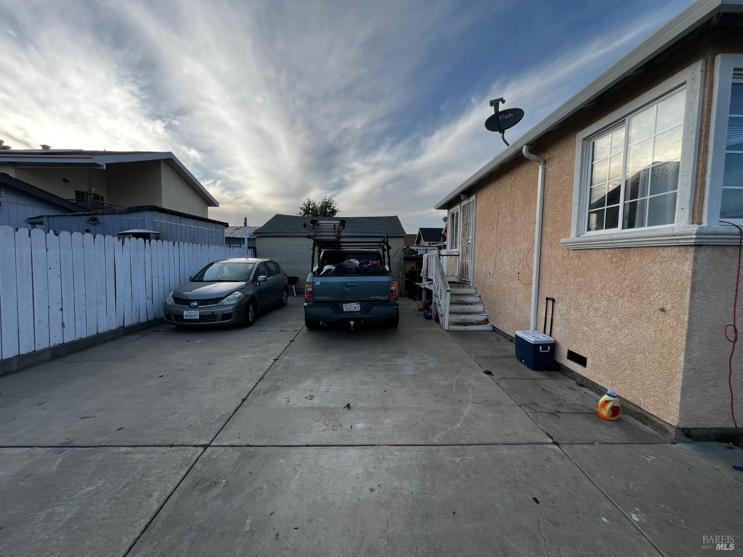 Detail Gallery Image 3 of 9 For 829 Apple St, Oakland,  CA 94603 - – Beds | – Baths