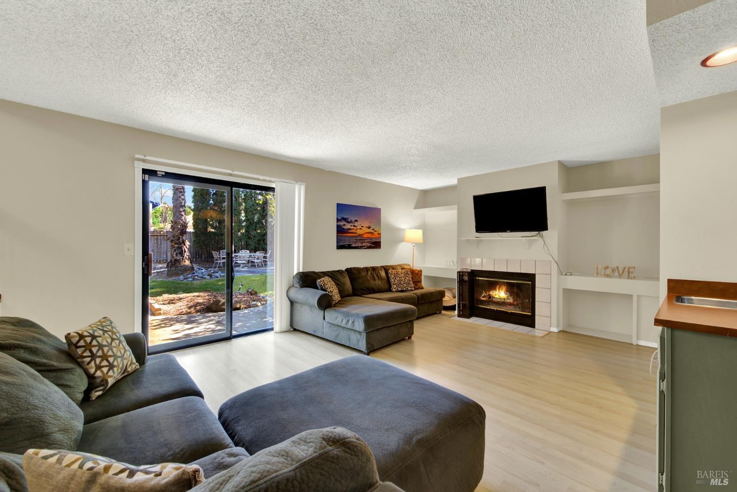 Detail Gallery Image 11 of 25 For 3265 Arroyo Dr, Fairfield,  CA 94533 - 4 Beds | 2/1 Baths
