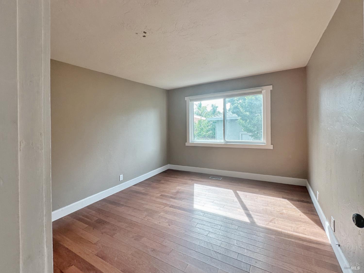 Detail Gallery Image 19 of 44 For 10 Joan Ave, Novato,  CA 94947 - 3 Beds | 1 Baths