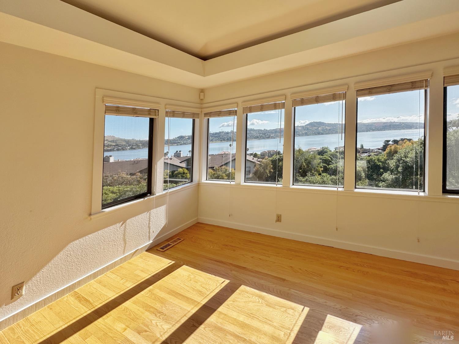 Detail Gallery Image 6 of 84 For 172 Great Circle Dr, Mill Valley,  CA 94941 - 4 Beds | 2/1 Baths