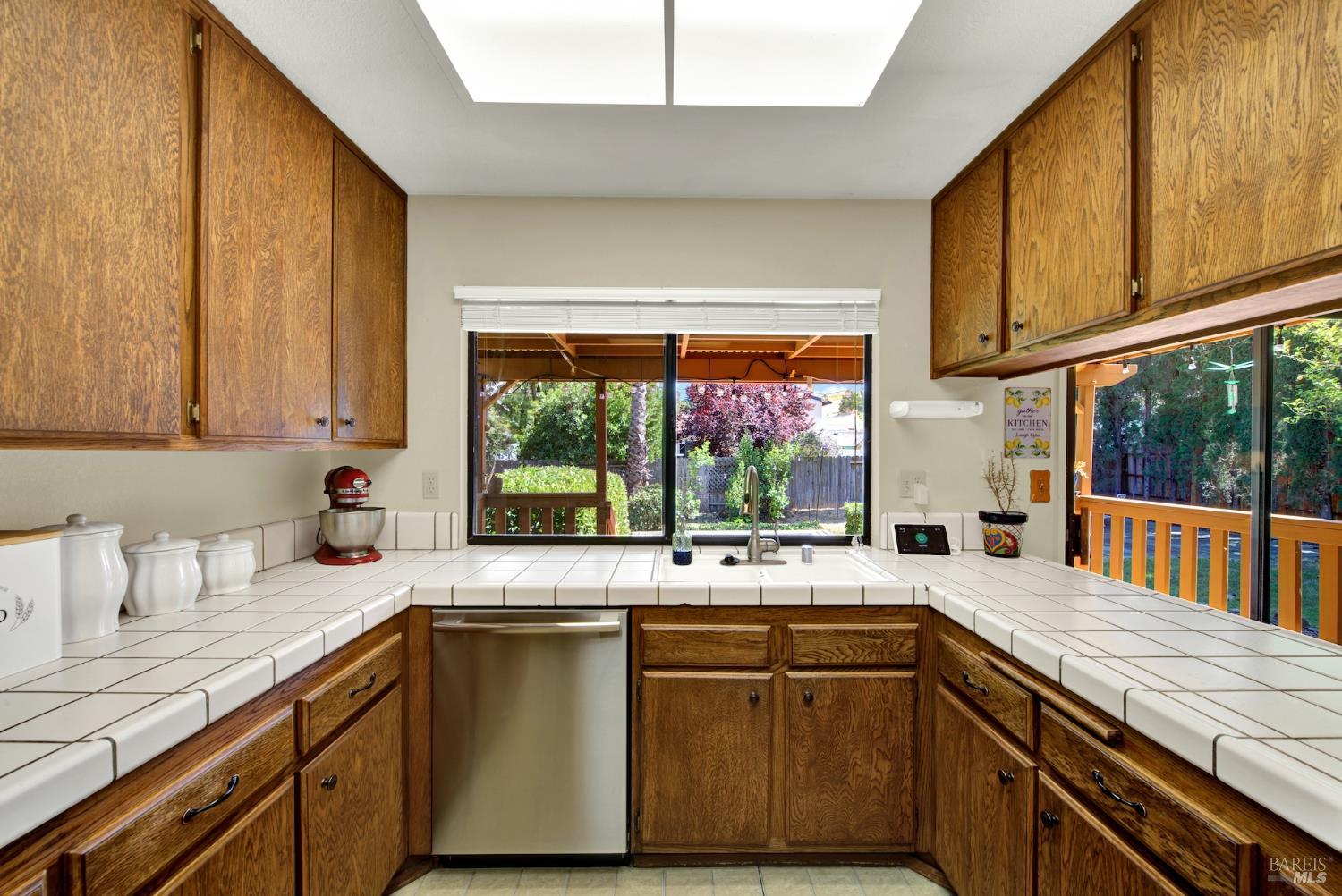 Detail Gallery Image 7 of 25 For 3265 Arroyo Dr, Fairfield,  CA 94533 - 4 Beds | 2/1 Baths