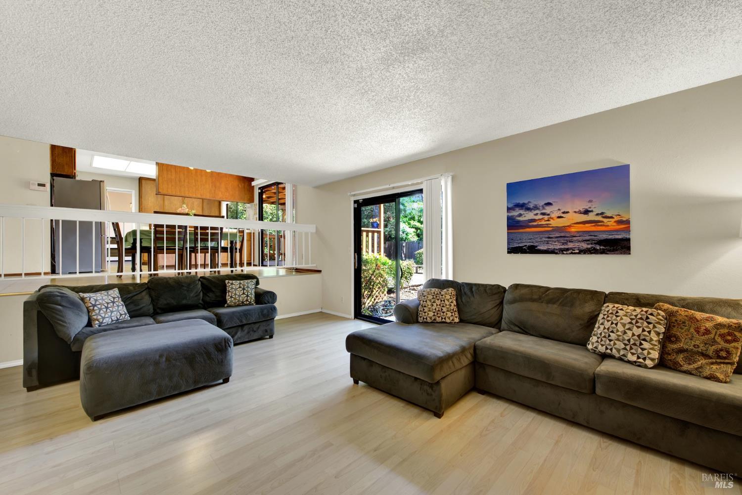 Detail Gallery Image 10 of 25 For 3265 Arroyo Dr, Fairfield,  CA 94533 - 4 Beds | 2/1 Baths