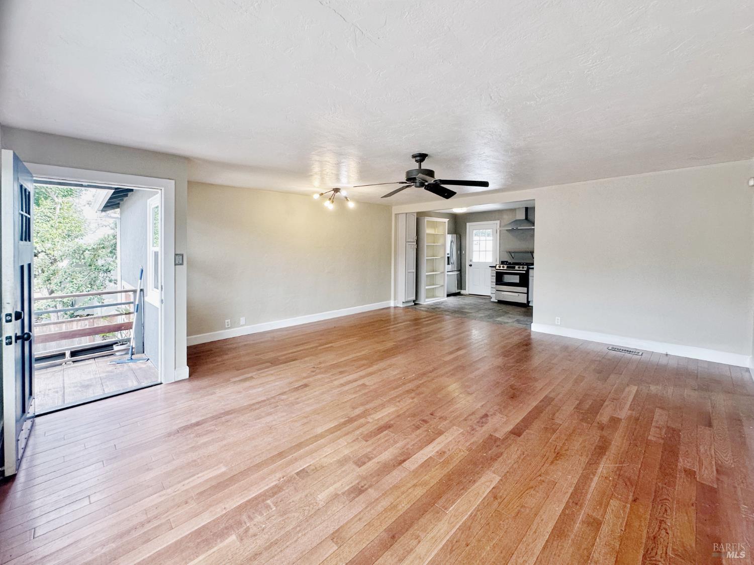 Detail Gallery Image 3 of 44 For 10 Joan Ave, Novato,  CA 94947 - 3 Beds | 1 Baths