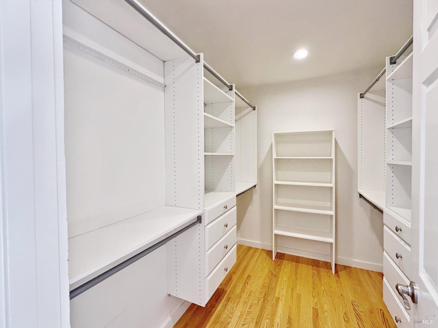 Detail Gallery Image 27 of 84 For 172 Great Circle Dr, Mill Valley,  CA 94941 - 4 Beds | 2/1 Baths