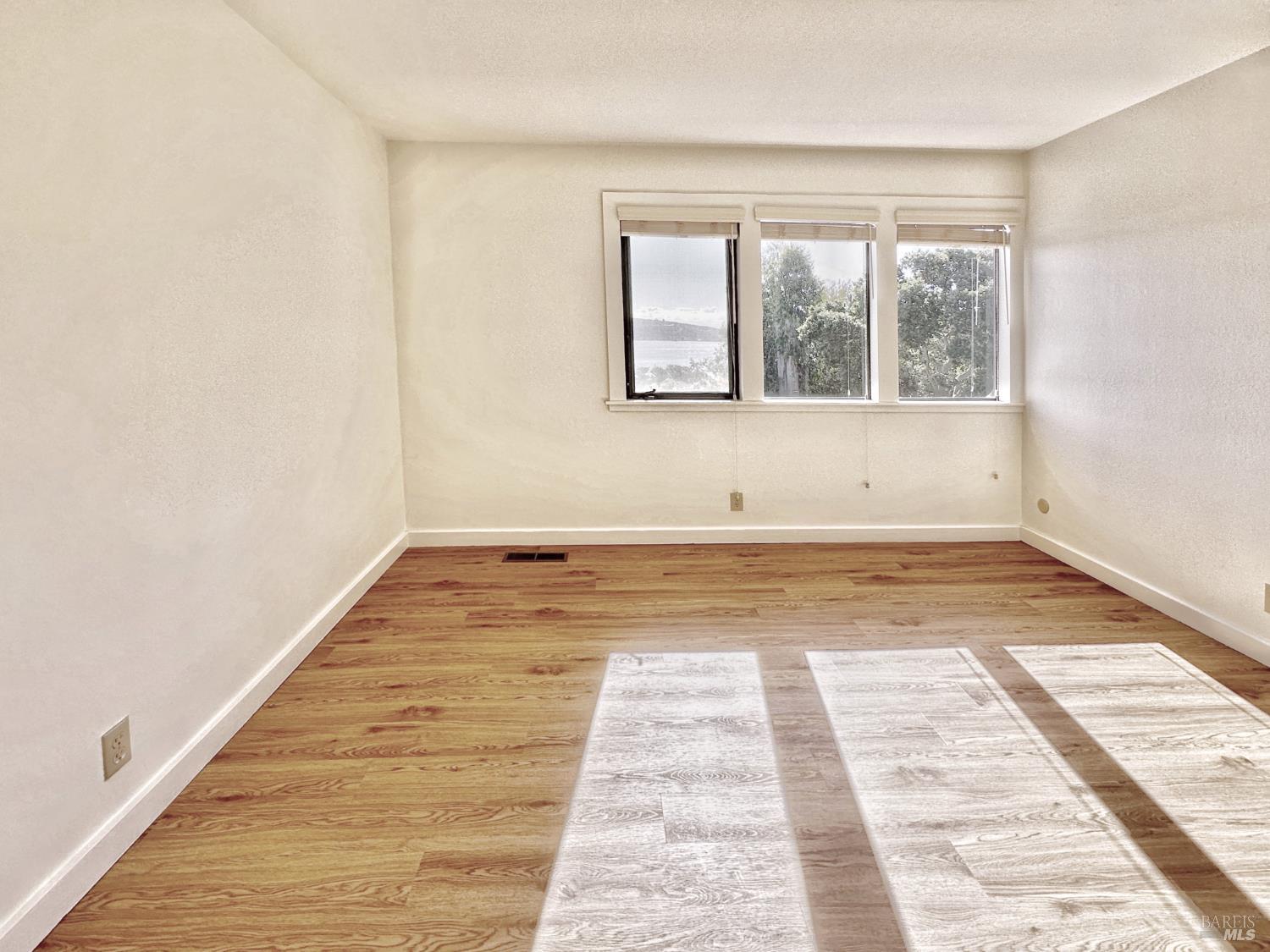 Detail Gallery Image 62 of 84 For 172 Great Circle Dr, Mill Valley,  CA 94941 - 4 Beds | 2/1 Baths