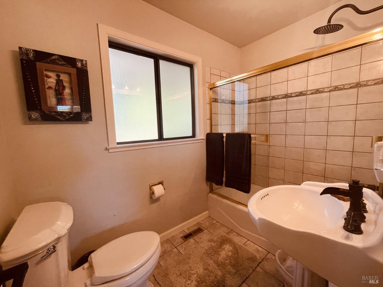 Detail Gallery Image 17 of 28 For 360 Milani Dr, Ukiah,  CA 95482 - 3 Beds | 2 Baths