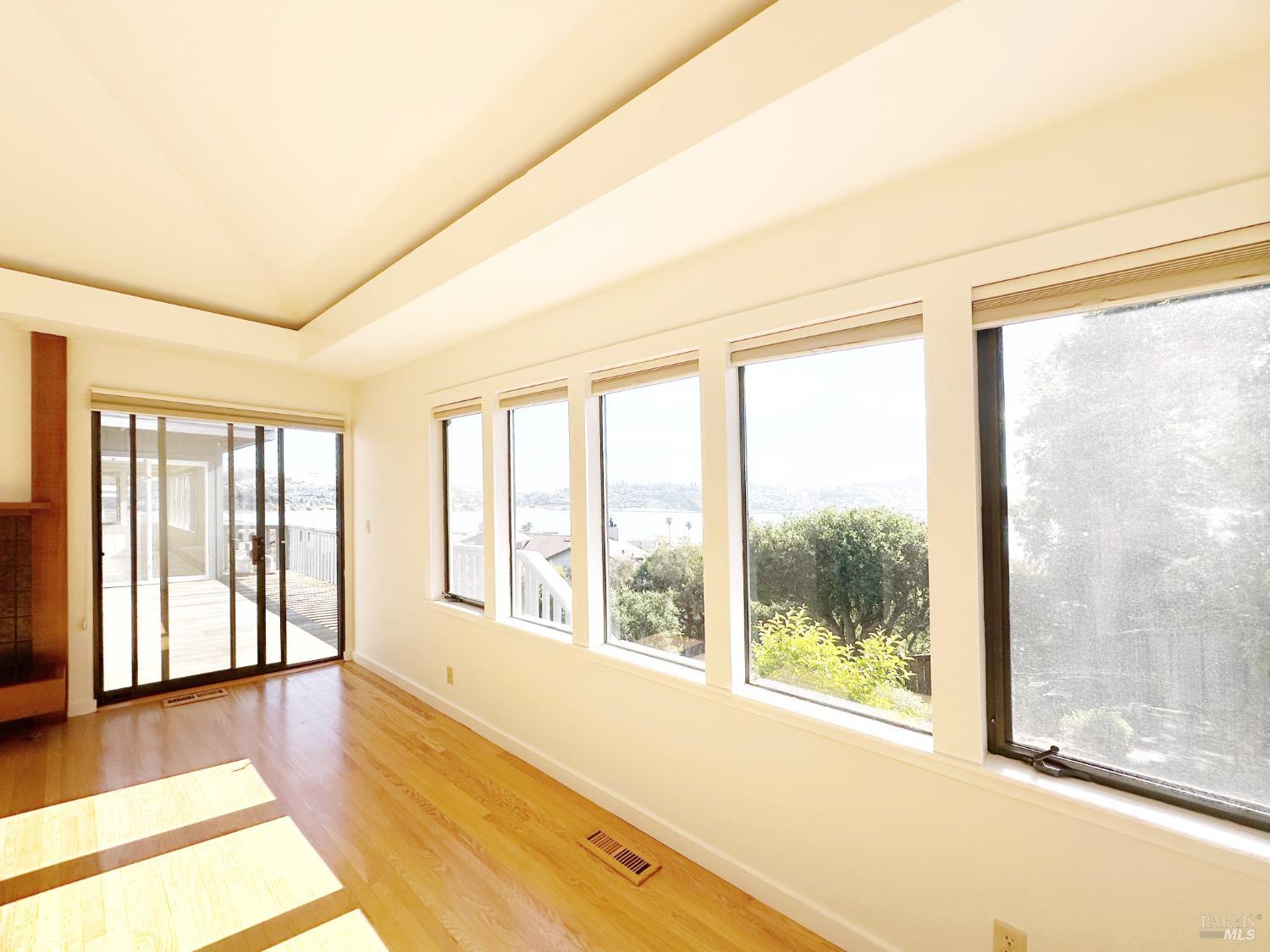 Detail Gallery Image 22 of 84 For 172 Great Circle Dr, Mill Valley,  CA 94941 - 4 Beds | 2/1 Baths