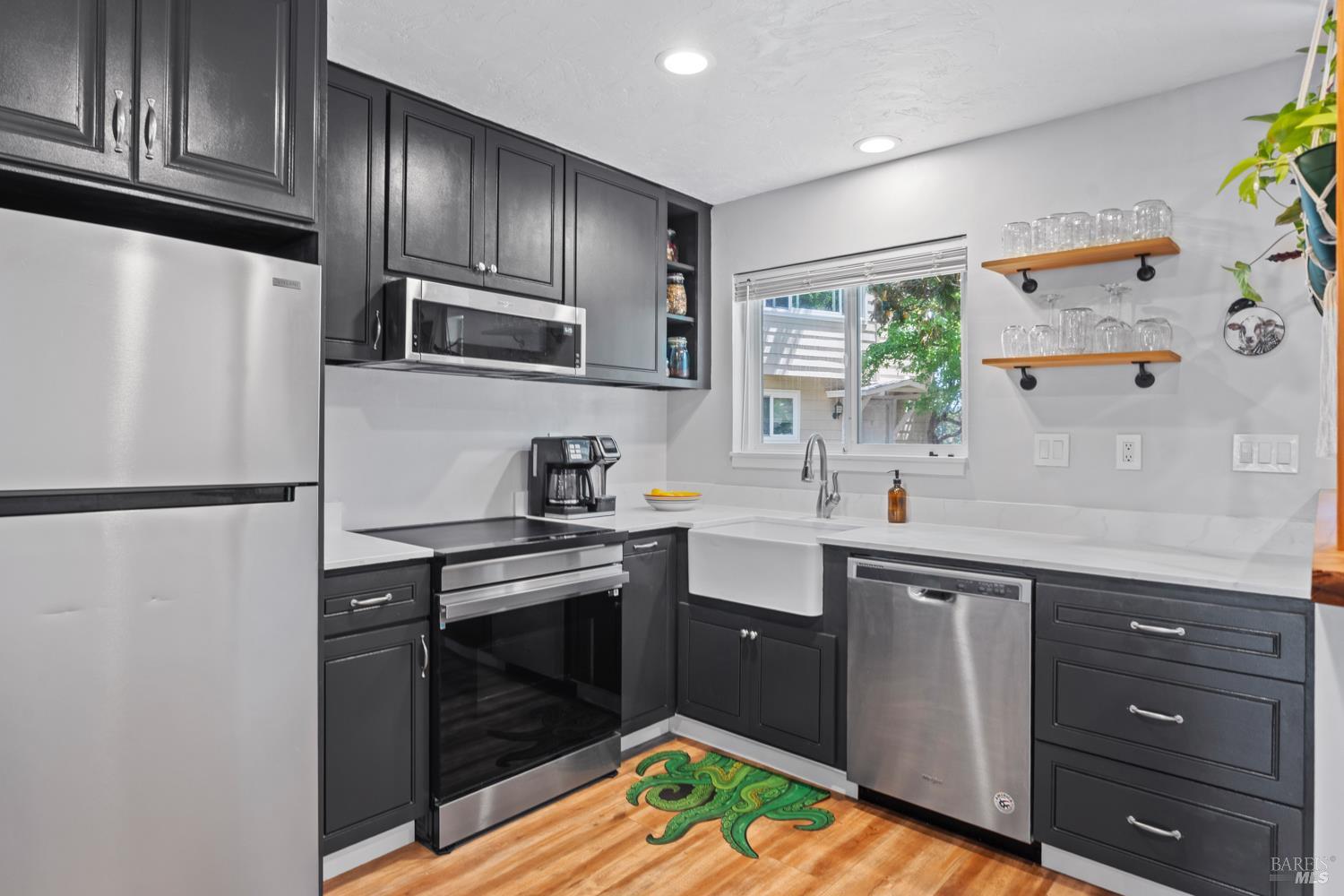 Detail Gallery Image 4 of 30 For 280 San Jacinta Dr #J,  Ukiah,  CA 95482 - 2 Beds | 2/1 Baths