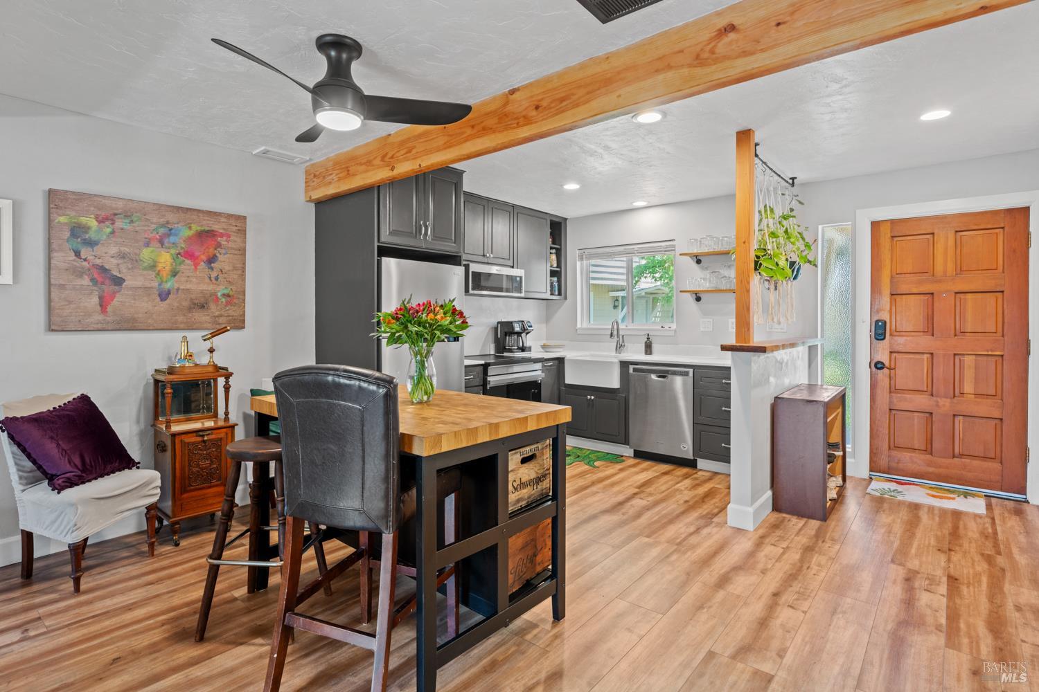 Detail Gallery Image 3 of 30 For 280 San Jacinta Dr #J,  Ukiah,  CA 95482 - 2 Beds | 2/1 Baths