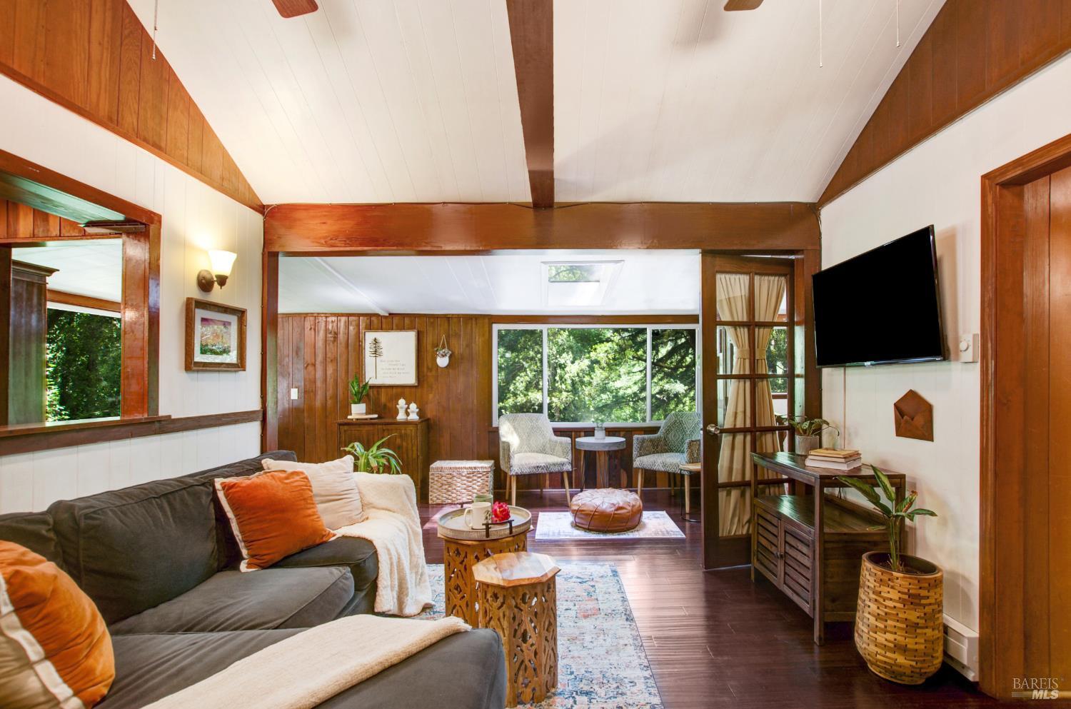 Detail Gallery Image 7 of 39 For 10236 Old River Rd, Forestville,  CA 95436 - 2 Beds | 2 Baths