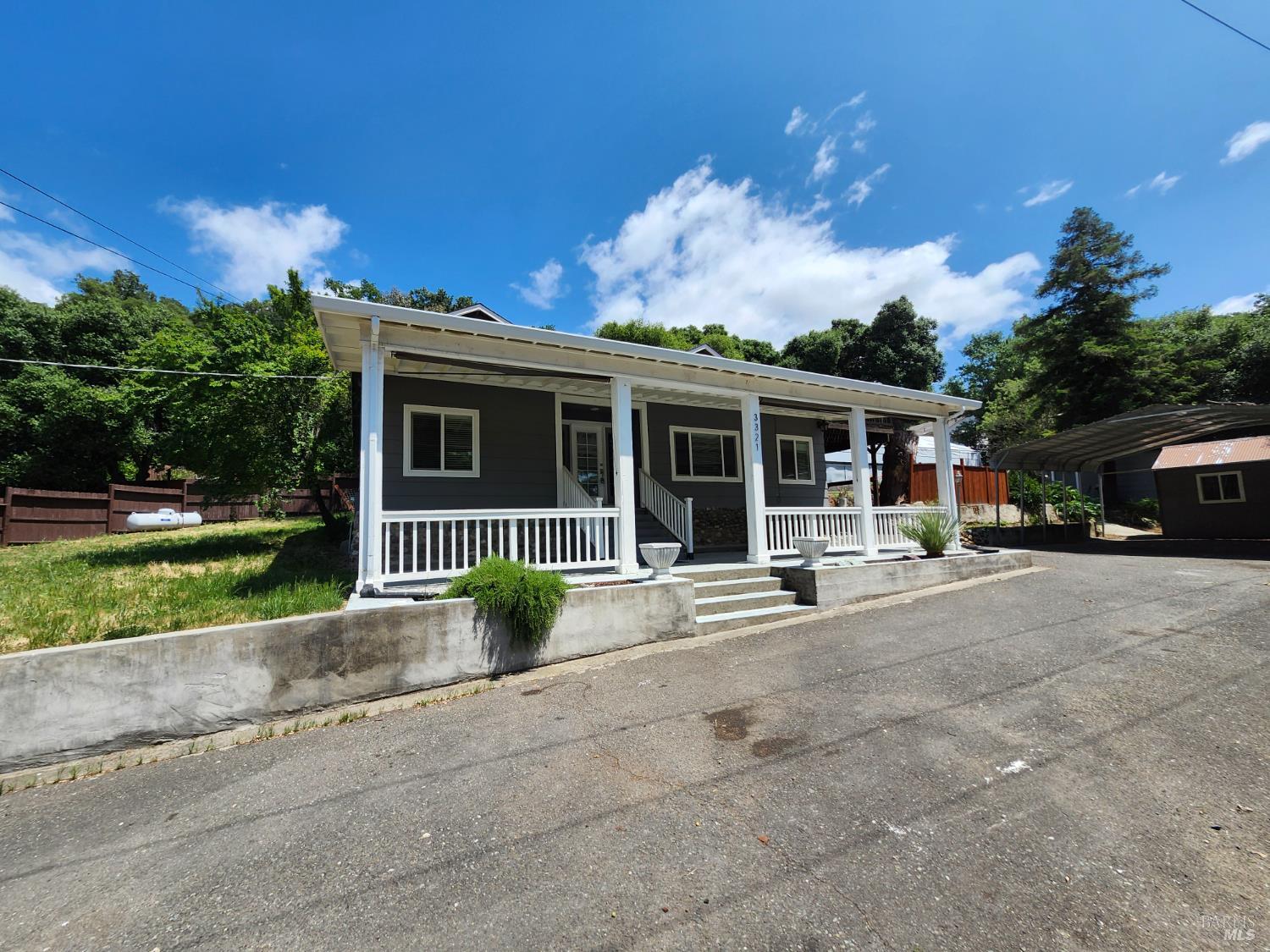 Detail Gallery Image 1 of 27 For 3321 Old River Rd, Ukiah,  CA 95482 - 2 Beds | 2 Baths