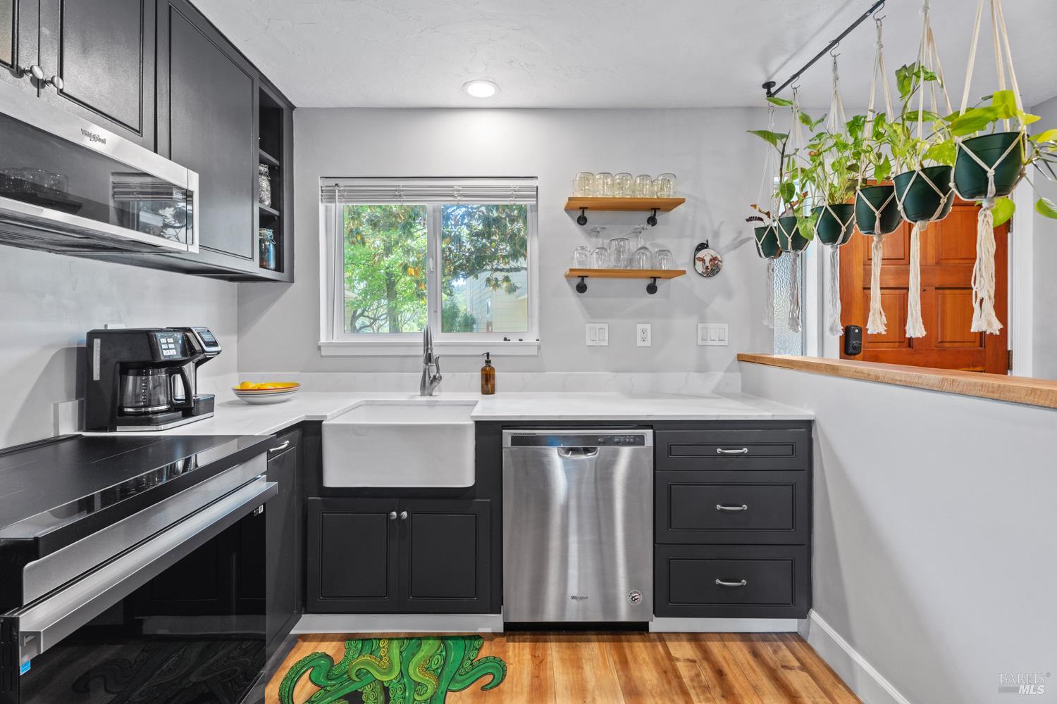 Detail Gallery Image 5 of 30 For 280 San Jacinta Dr #J,  Ukiah,  CA 95482 - 2 Beds | 2/1 Baths