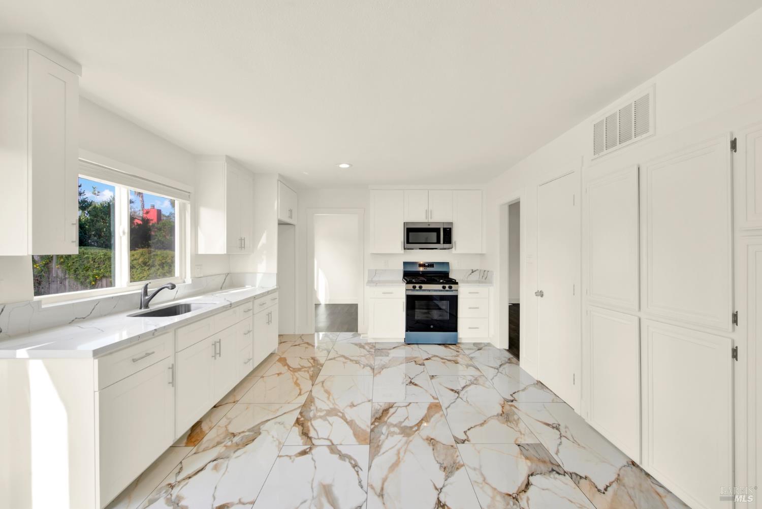 Detail Gallery Image 28 of 71 For 1203 Pintail Dr, Suisun City,  CA 94585 - 4 Beds | 2/1 Baths