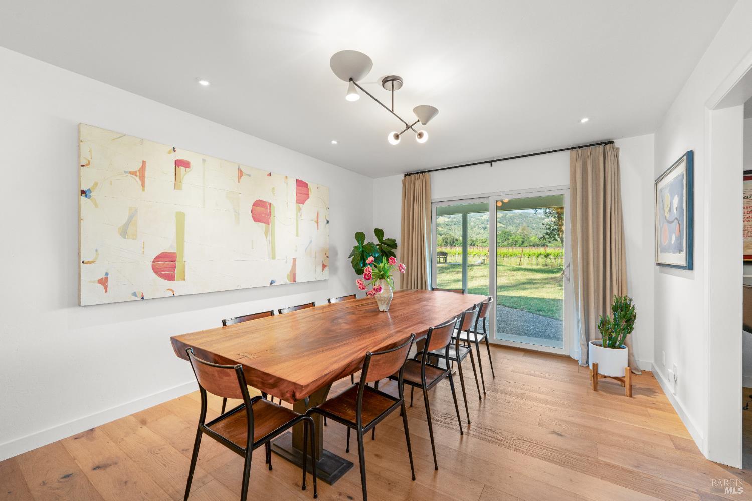 Detail Gallery Image 7 of 30 For 21800 River Rd, Geyserville,  CA 95441 - 3 Beds | 2 Baths