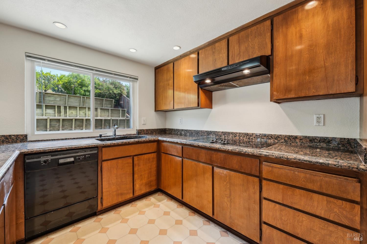 Detail Gallery Image 15 of 45 For 543 Sandy Way, Benicia,  CA 94510 - 4 Beds | 3 Baths