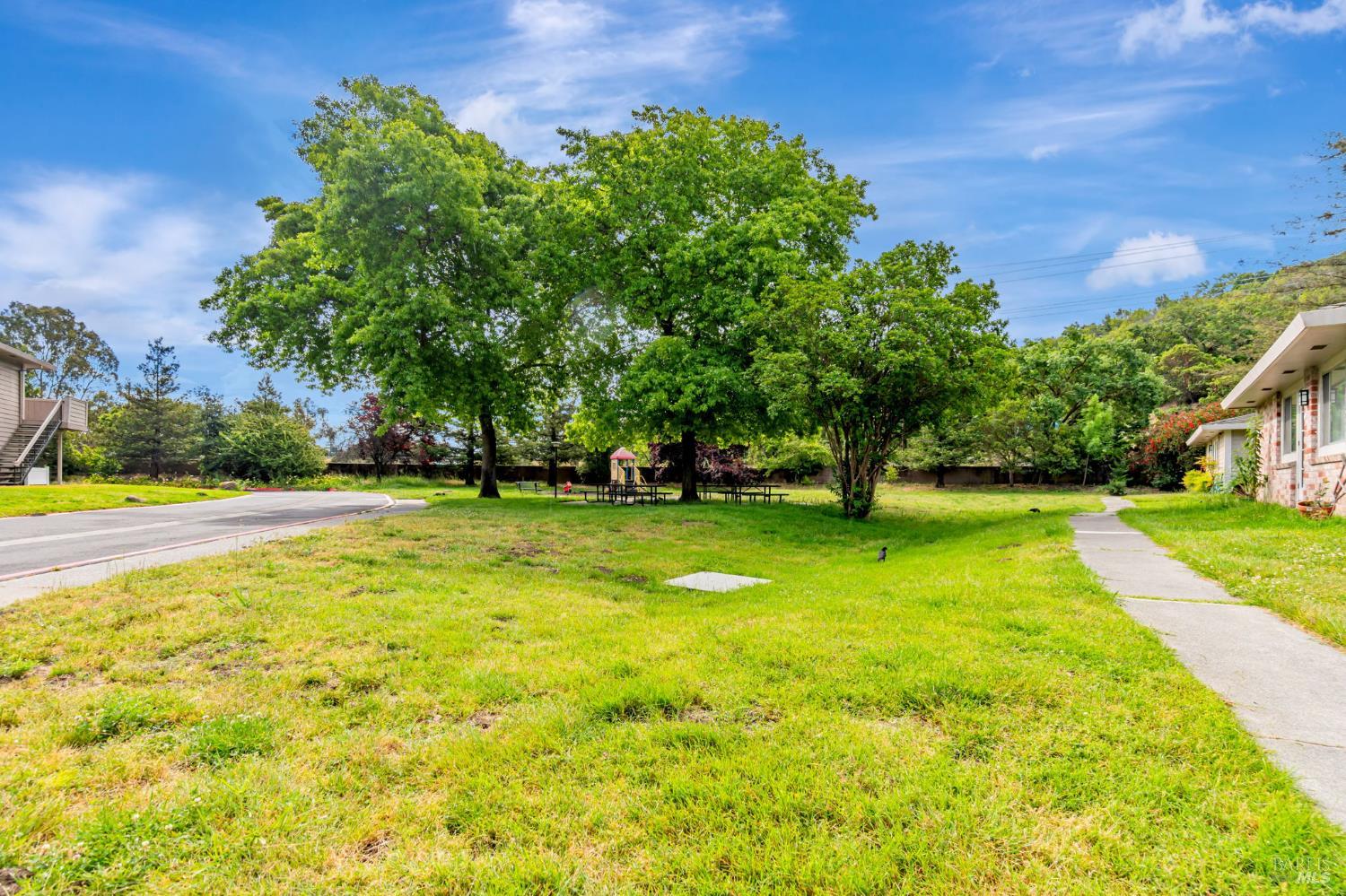 Detail Gallery Image 25 of 31 For 64 Los Padres Cir, Novato,  CA 94947 - 2 Beds | 1 Baths