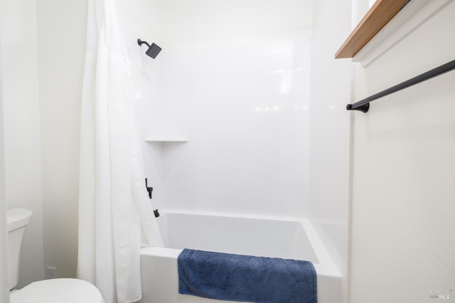 Detail Gallery Image 19 of 32 For 103 Chiquita Rd, Healdsburg,  CA 95448 - 3 Beds | 2/1 Baths
