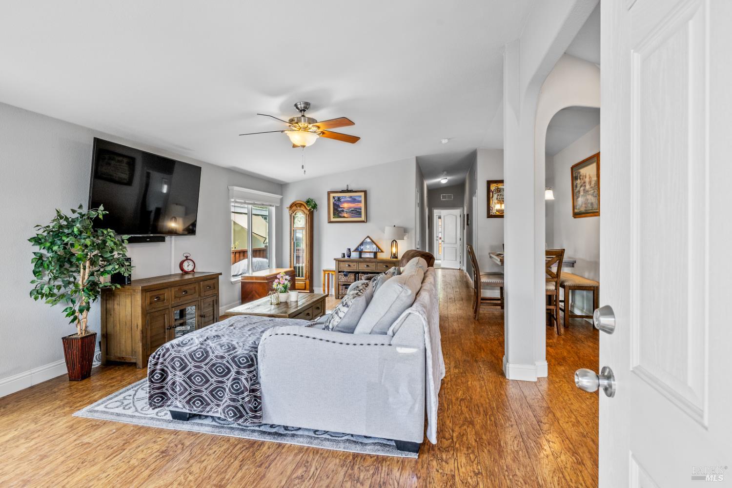 Detail Gallery Image 8 of 51 For 25 Walnut Cir, Rohnert Park,  CA 94928 - 3 Beds | 2 Baths