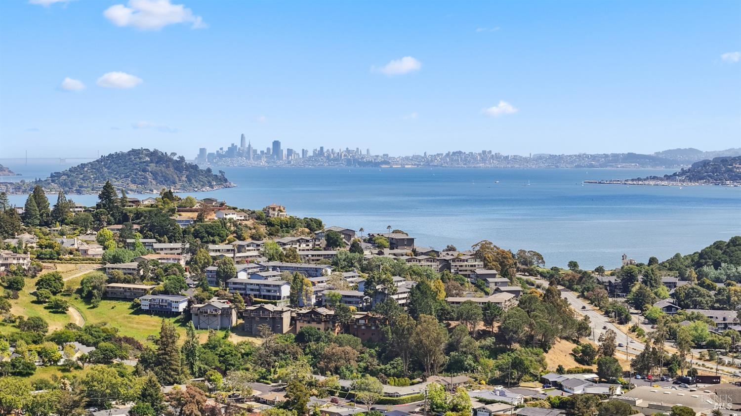 Detail Gallery Image 2 of 65 For 110 Monterey Dr, Tiburon,  CA 94920 - 5 Beds | 4/1 Baths