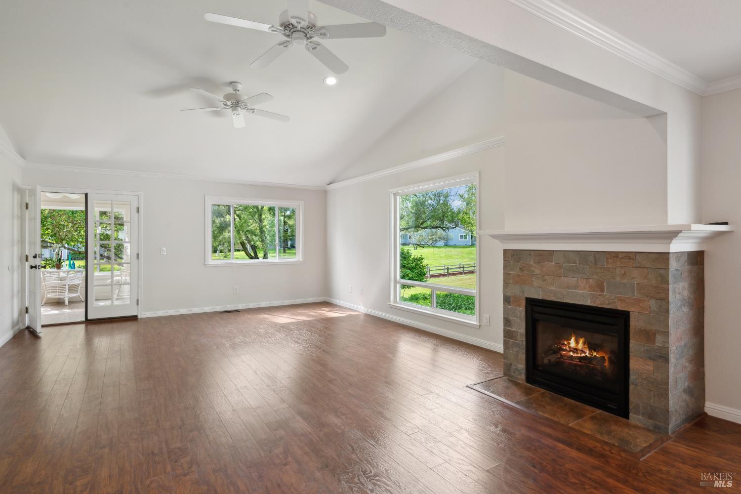 Detail Gallery Image 5 of 31 For 9522 Lakewood Dr, Windsor,  CA 95492 - 2 Beds | 2 Baths