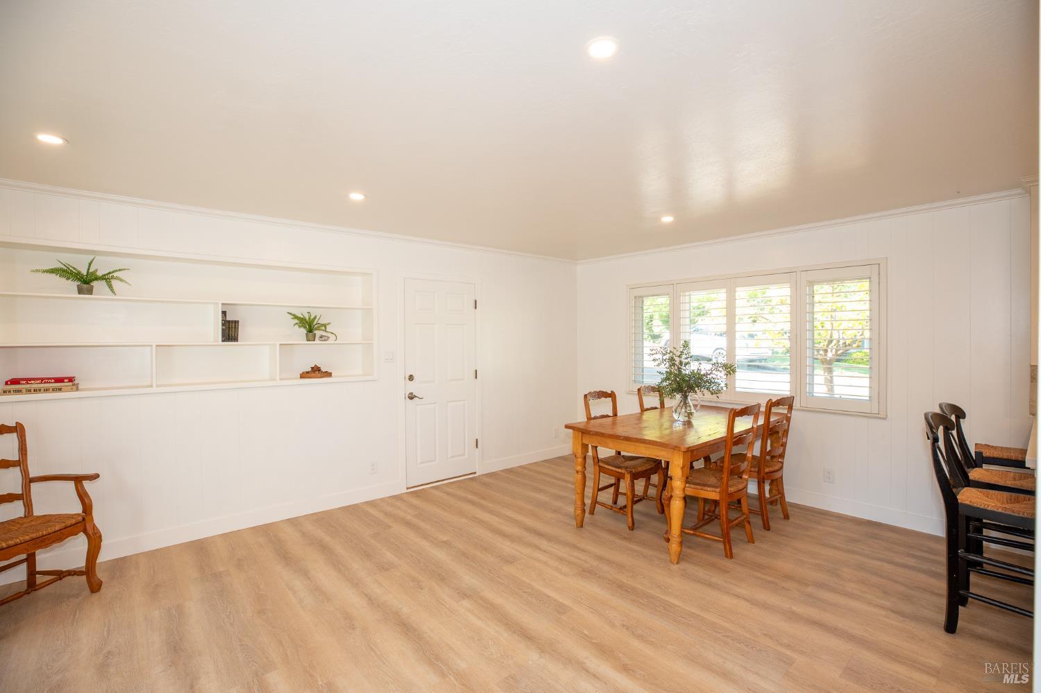 Detail Gallery Image 13 of 56 For 2055 Stonewood Dr, Santa Rosa,  CA 95404 - 3 Beds | 2 Baths