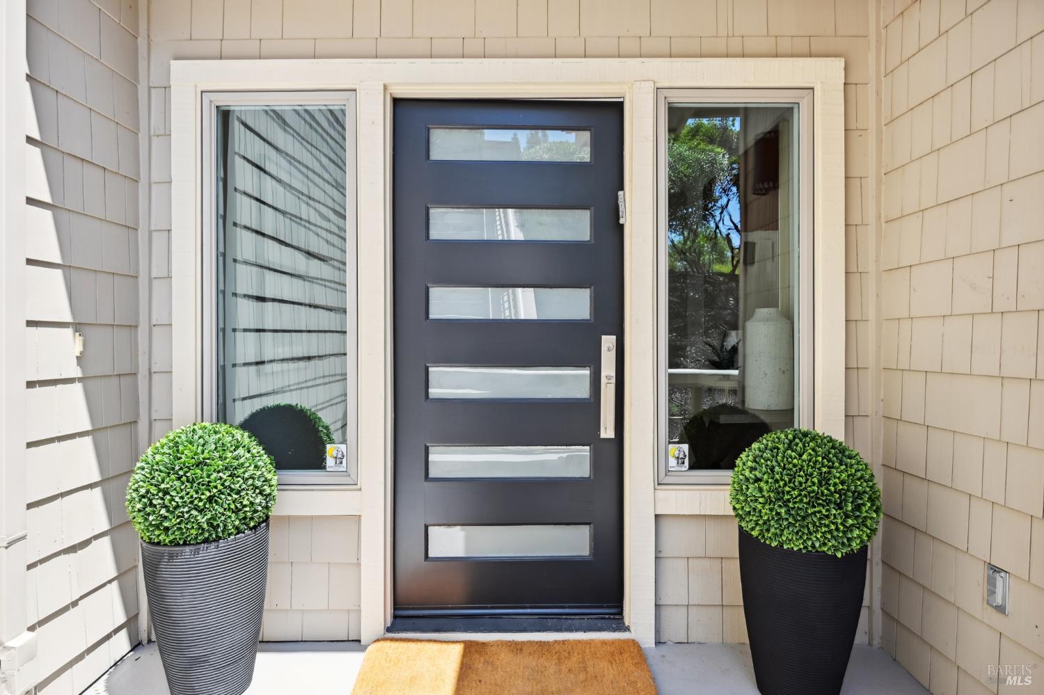 Detail Gallery Image 3 of 65 For 110 Monterey Dr, Tiburon,  CA 94920 - 5 Beds | 4/1 Baths