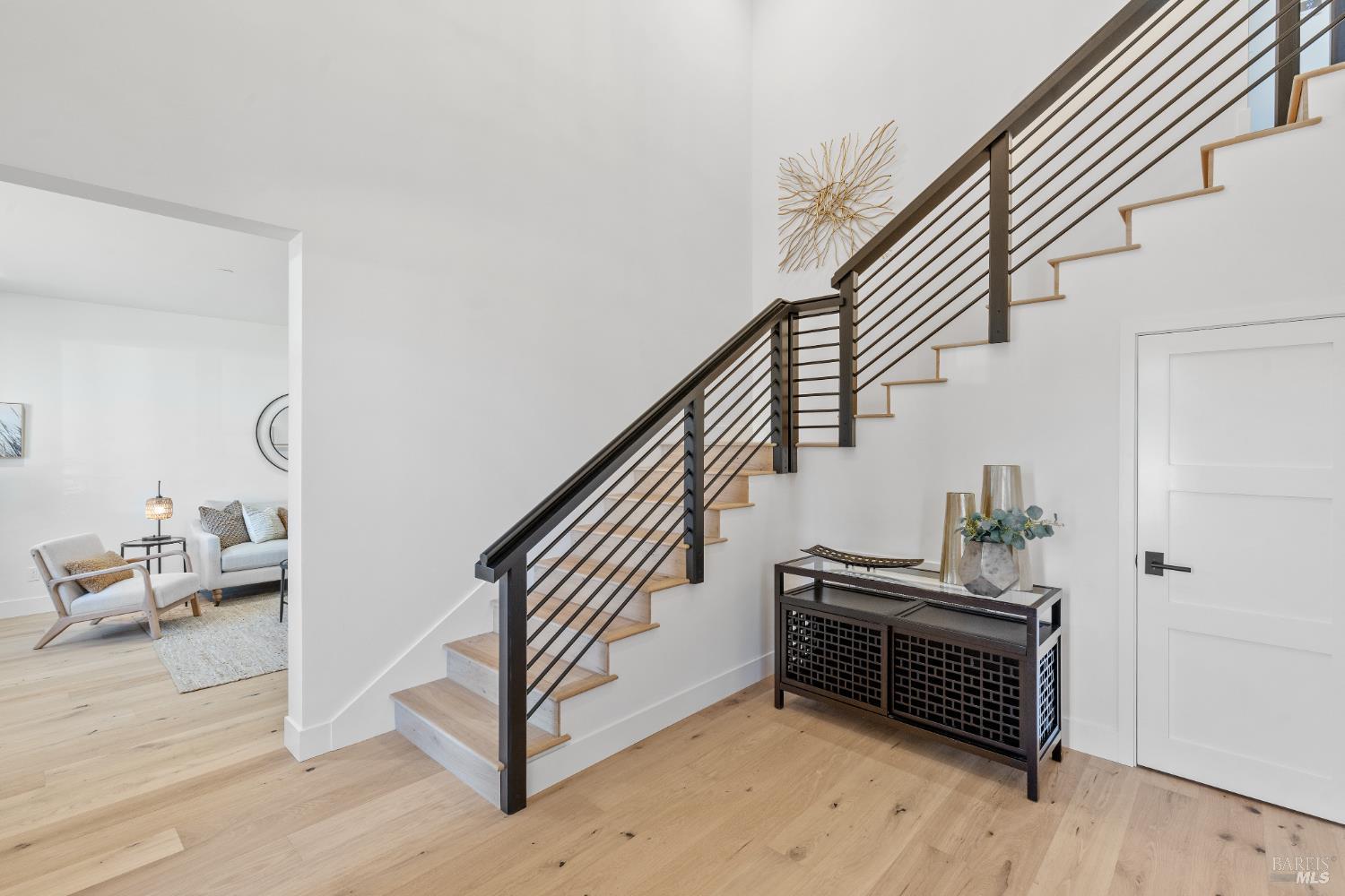 Detail Gallery Image 3 of 33 For 2012 Eagle Ct, Santa Rosa,  CA 95403 - 5 Beds | 4/1 Baths
