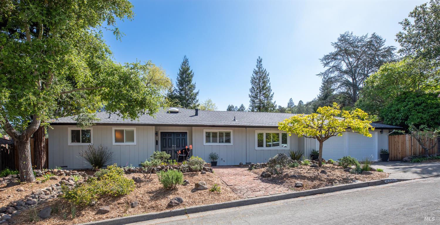 Detail Gallery Image 2 of 56 For 2055 Stonewood Dr, Santa Rosa,  CA 95404 - 3 Beds | 2 Baths
