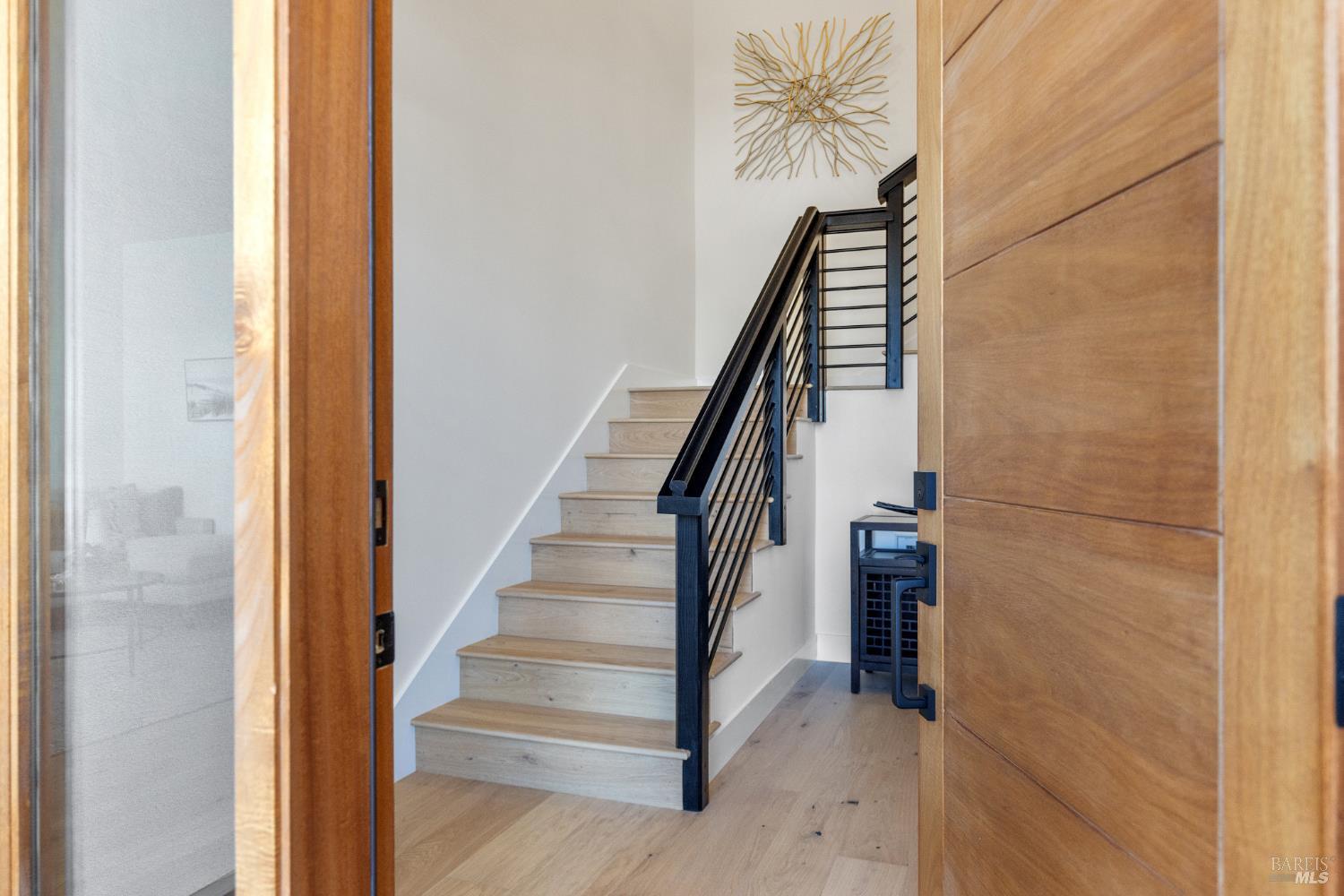 Detail Gallery Image 2 of 33 For 2012 Eagle Ct, Santa Rosa,  CA 95403 - 5 Beds | 4/1 Baths