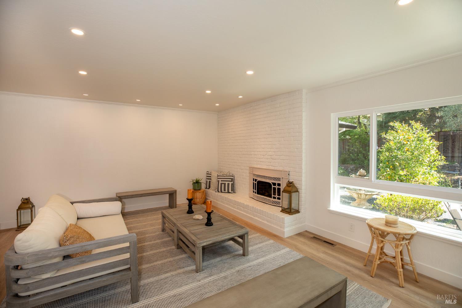 Detail Gallery Image 10 of 56 For 2055 Stonewood Dr, Santa Rosa,  CA 95404 - 3 Beds | 2 Baths