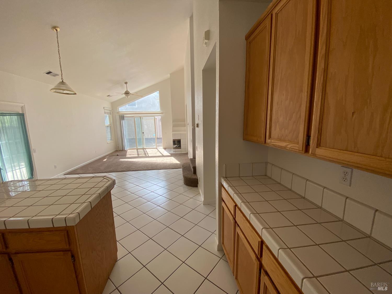 Detail Gallery Image 2 of 14 For 566 Versailles Ln, Fairfield,  CA 94534 - 3 Beds | 2/1 Baths