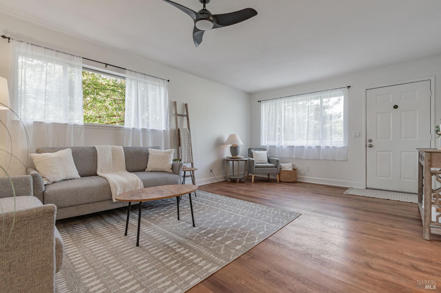 Detail Gallery Image 11 of 31 For 64 Los Padres Cir, Novato,  CA 94947 - 2 Beds | 1 Baths