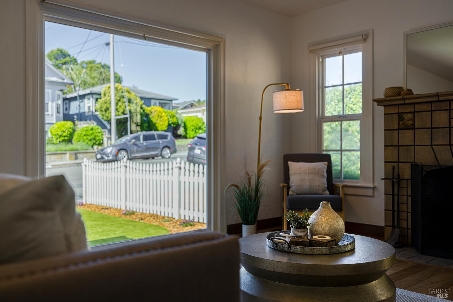 Detail Gallery Image 10 of 52 For 31 Laurel Ave, Petaluma,  CA 94952 - 2 Beds | 1/1 Baths