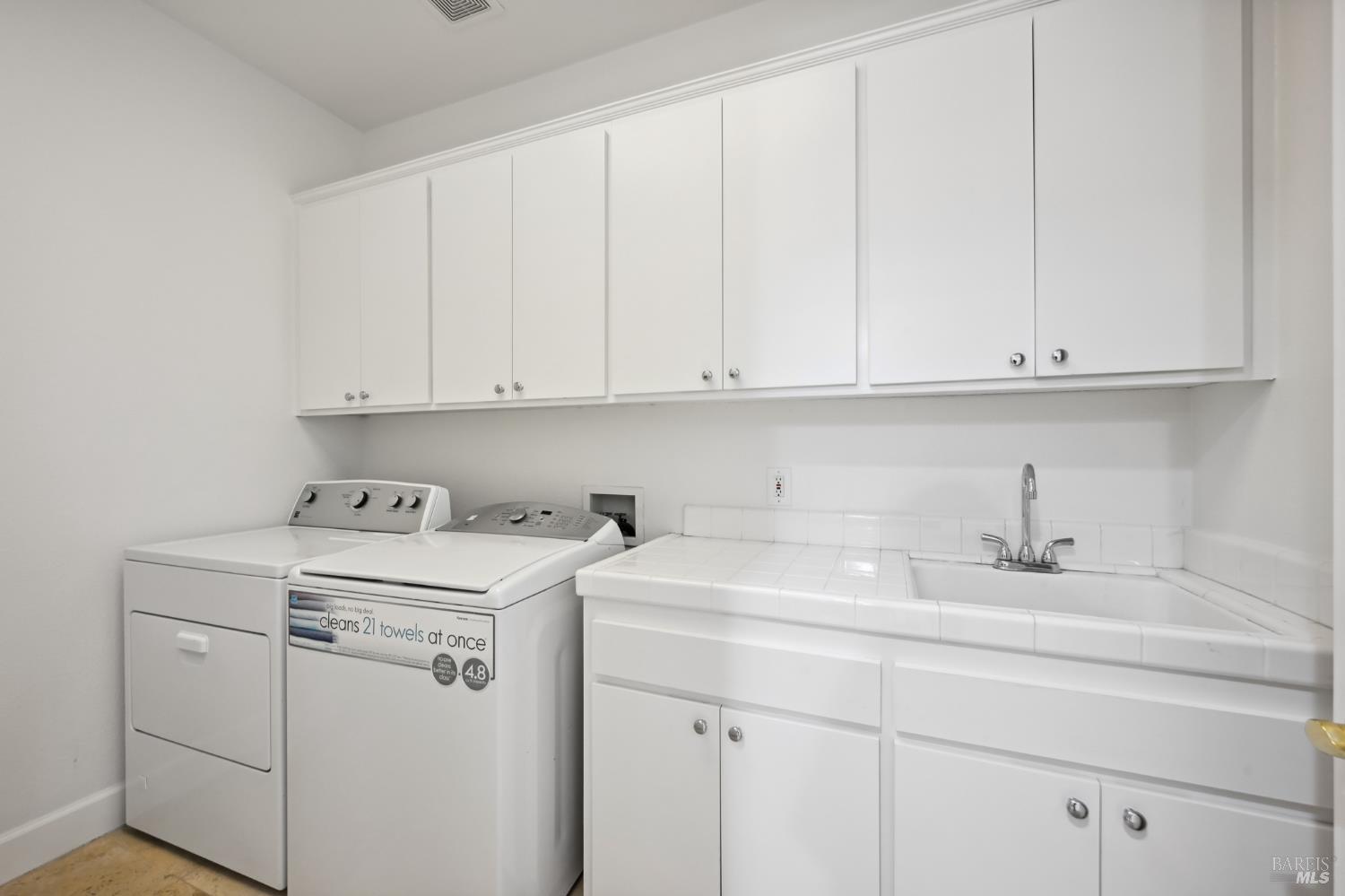 Detail Gallery Image 36 of 65 For 110 Monterey Dr, Tiburon,  CA 94920 - 5 Beds | 4/1 Baths