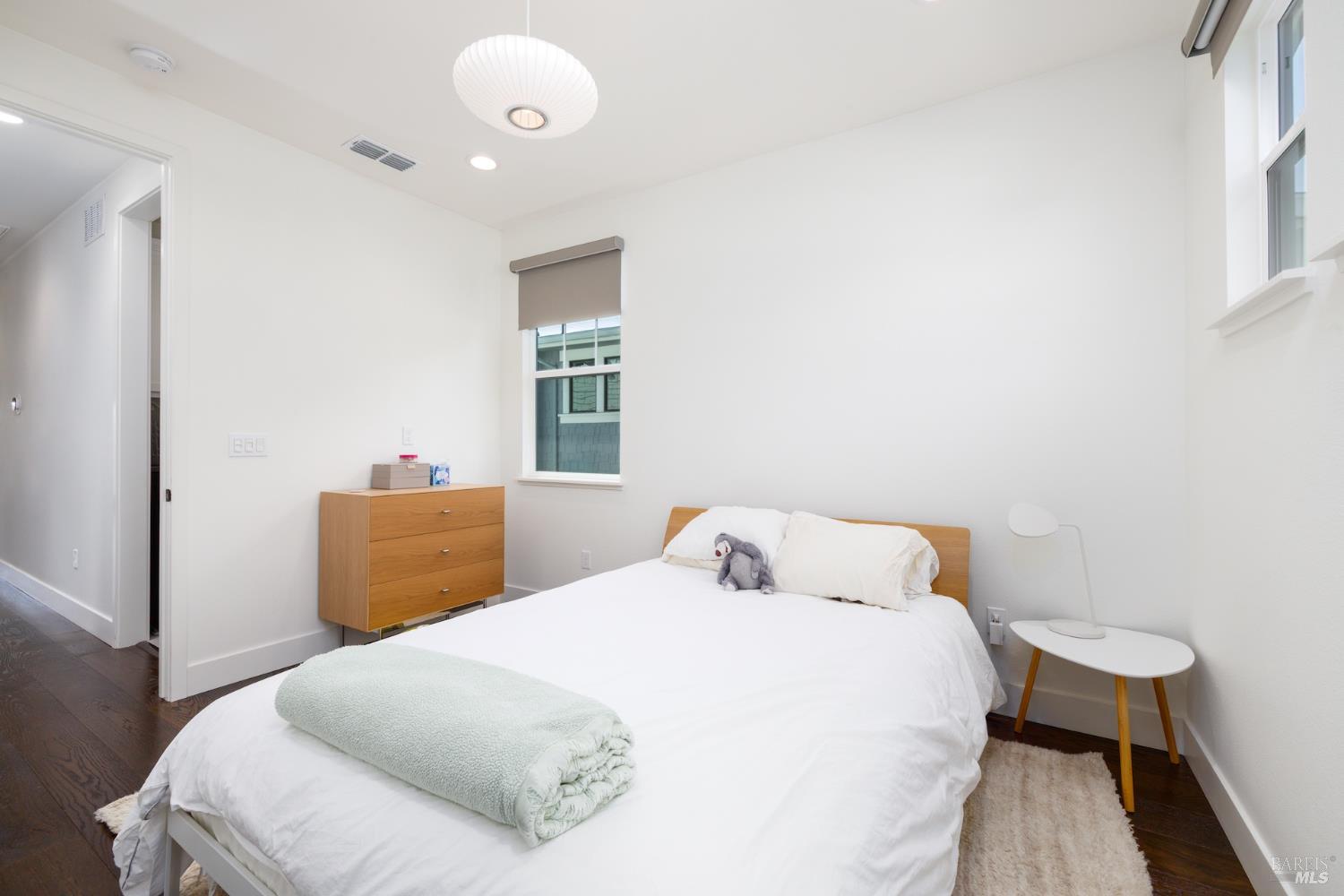 Detail Gallery Image 15 of 32 For 103 Chiquita Rd, Healdsburg,  CA 95448 - 3 Beds | 2/1 Baths