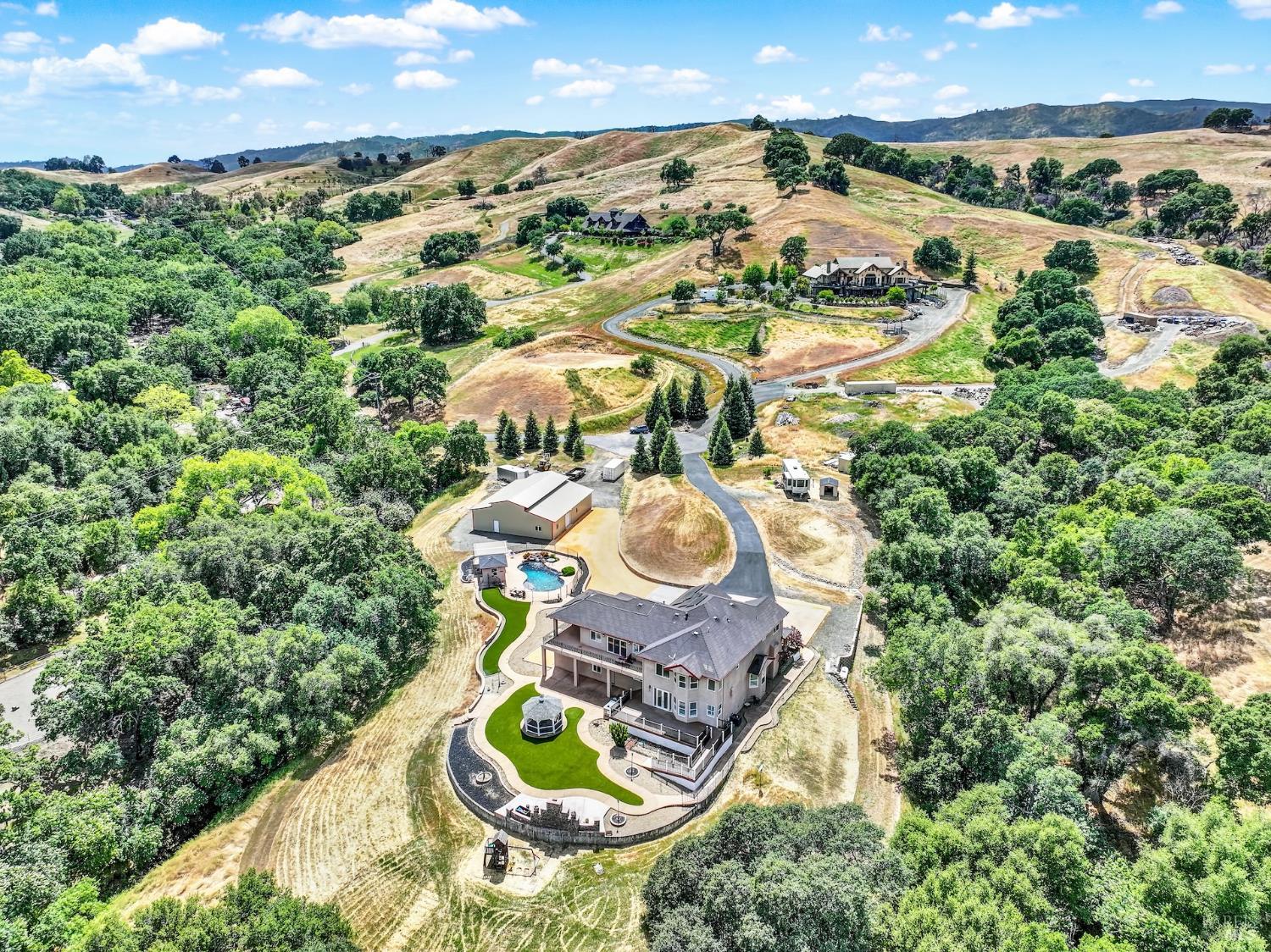 Detail Gallery Image 13 of 99 For 7125 Solitude Ct, Vacaville,  CA 95688 - 5 Beds | 4 Baths